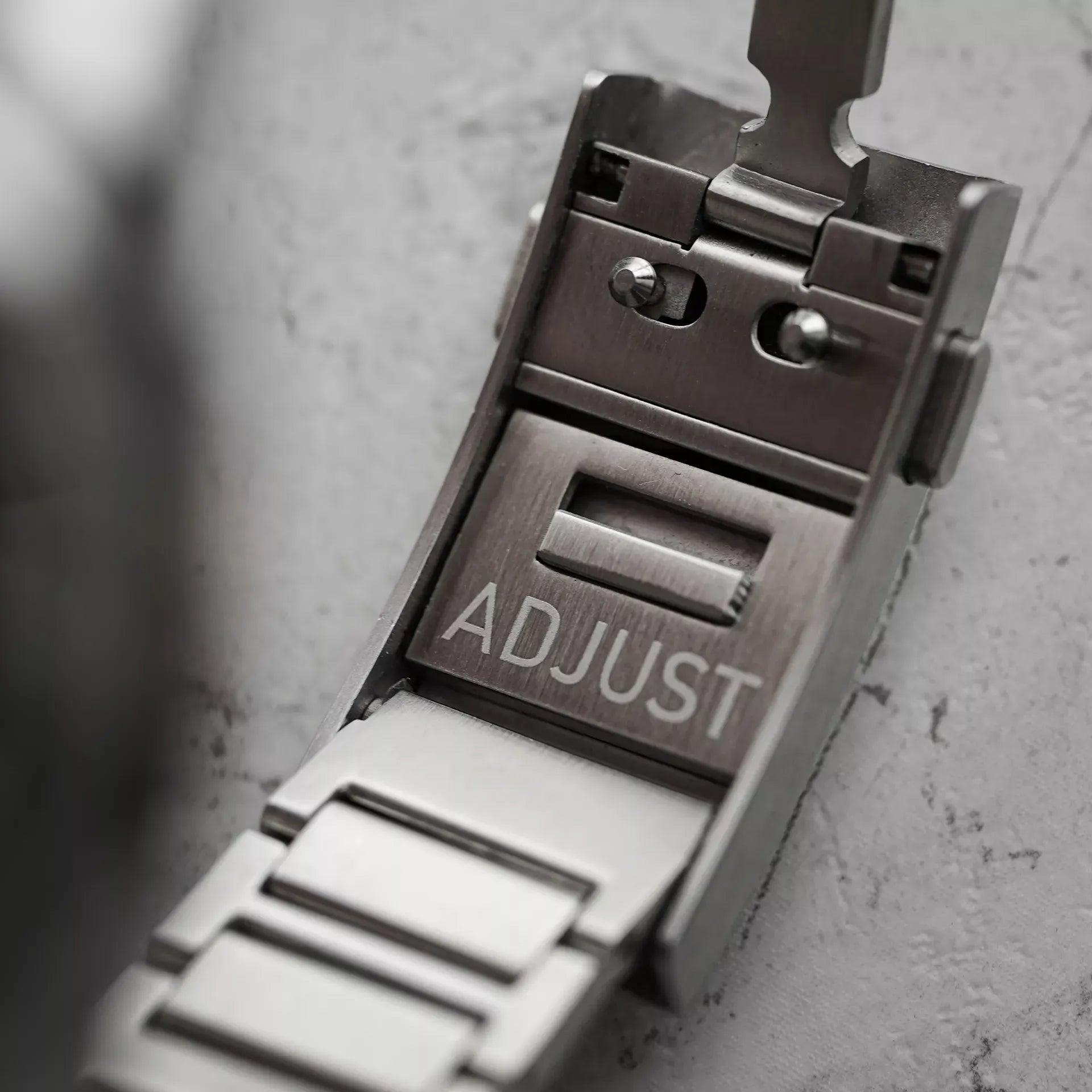 Facet Brown (Folding Clasp)